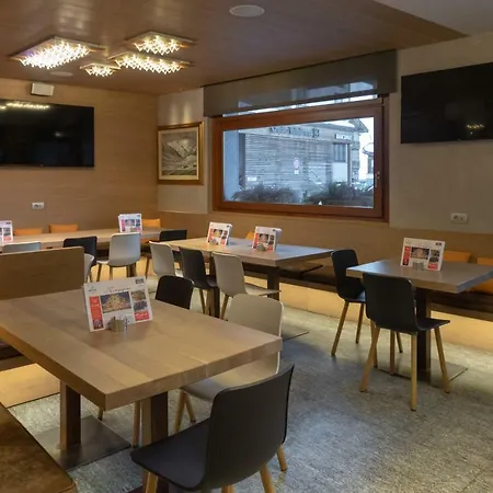 孔帕尼奥尼酒店 3* 利维尼奥